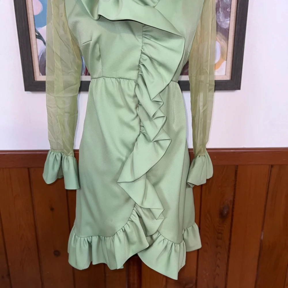 Adorable Vintage 1970s Green Ruffle Mini Dress! - Picture 3 of 6